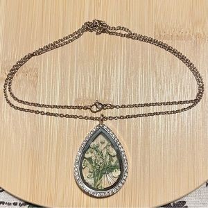 Handmade dried Baby’s Breath Daisy tear drop necklace